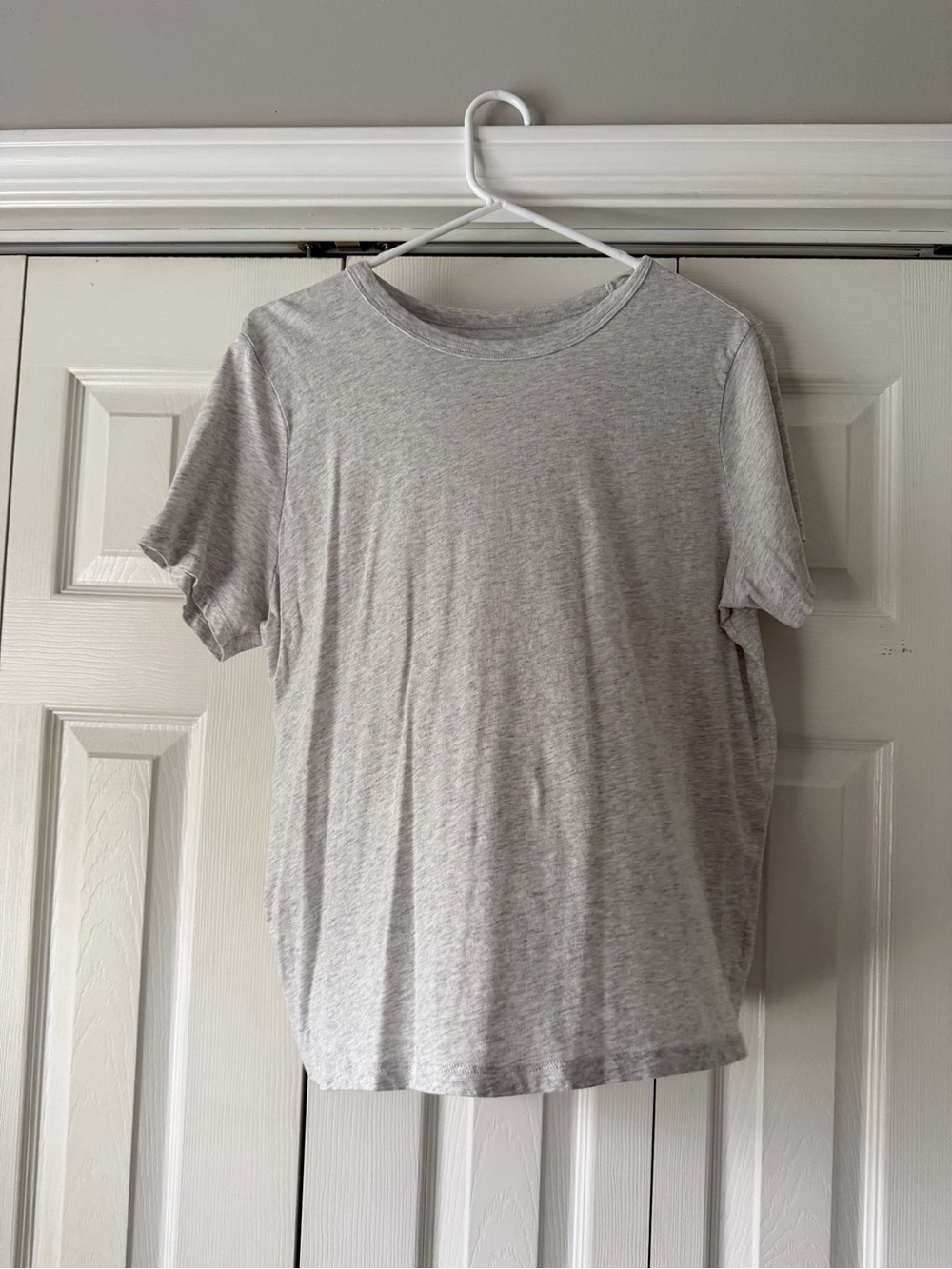 Women’s Old Navy  Classic Heather Gray Crew Neck T-Shirt